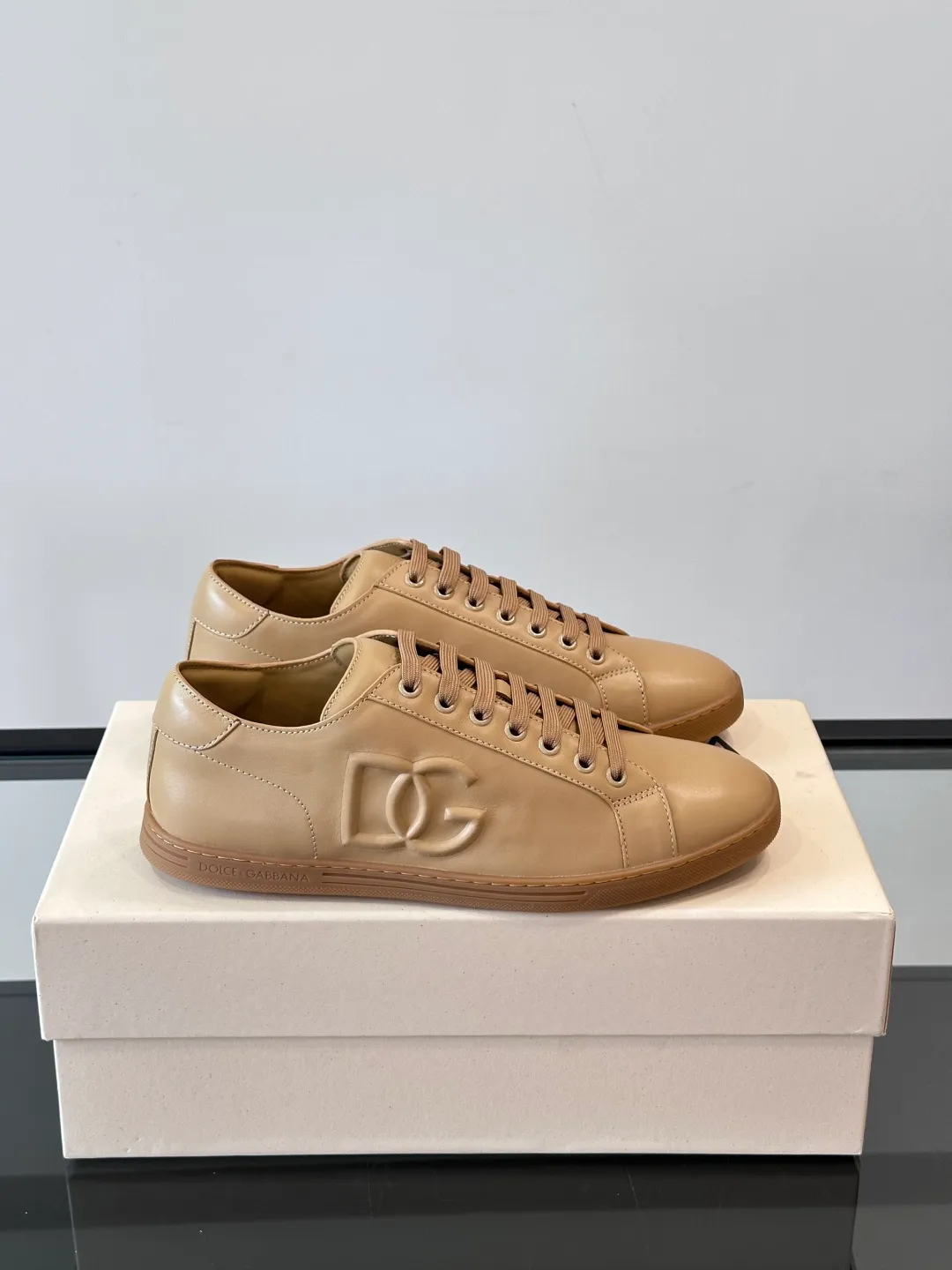 Men's shoes 💰p400 "DG" Dolce & Gabbana fashion casual shoes, high-end boutique men's casual sports shoes! Imported first layer cowhide. The contrasting color design attracts the eye, and the brand logo decoration on the tongue is exquisite and luxurious, super A level! Compared with the genuine product at the counter, the version is no worse at all! size: 38-44 (45 customized)